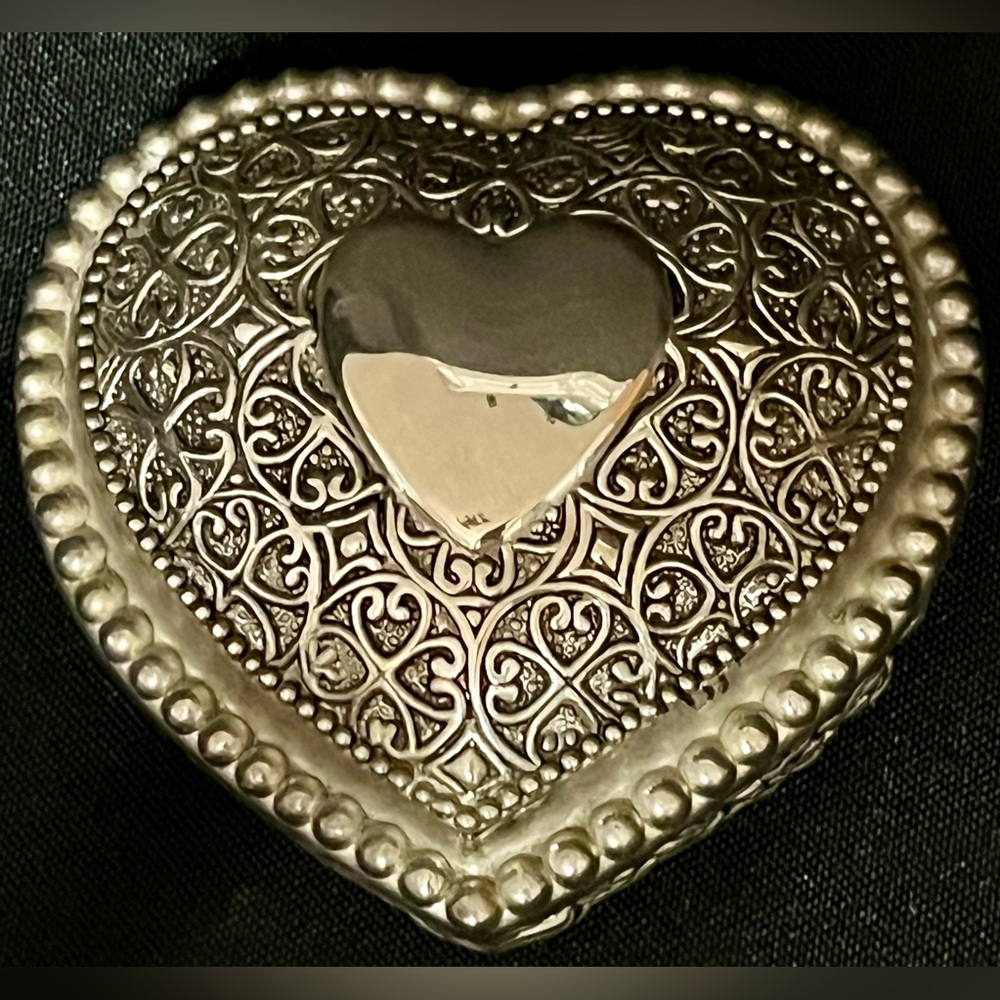 Vintage Heritage Mint Silver Plate Heart Trinket Box Velvet Lined Jewelry Case